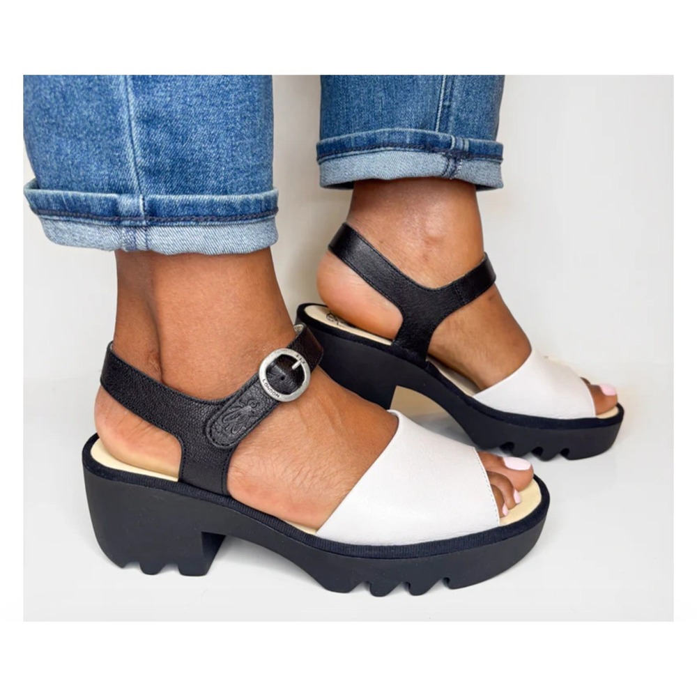 NWT Fly London Size 9 Platform Sandals Black Leather Sole Buckle Strap #1111